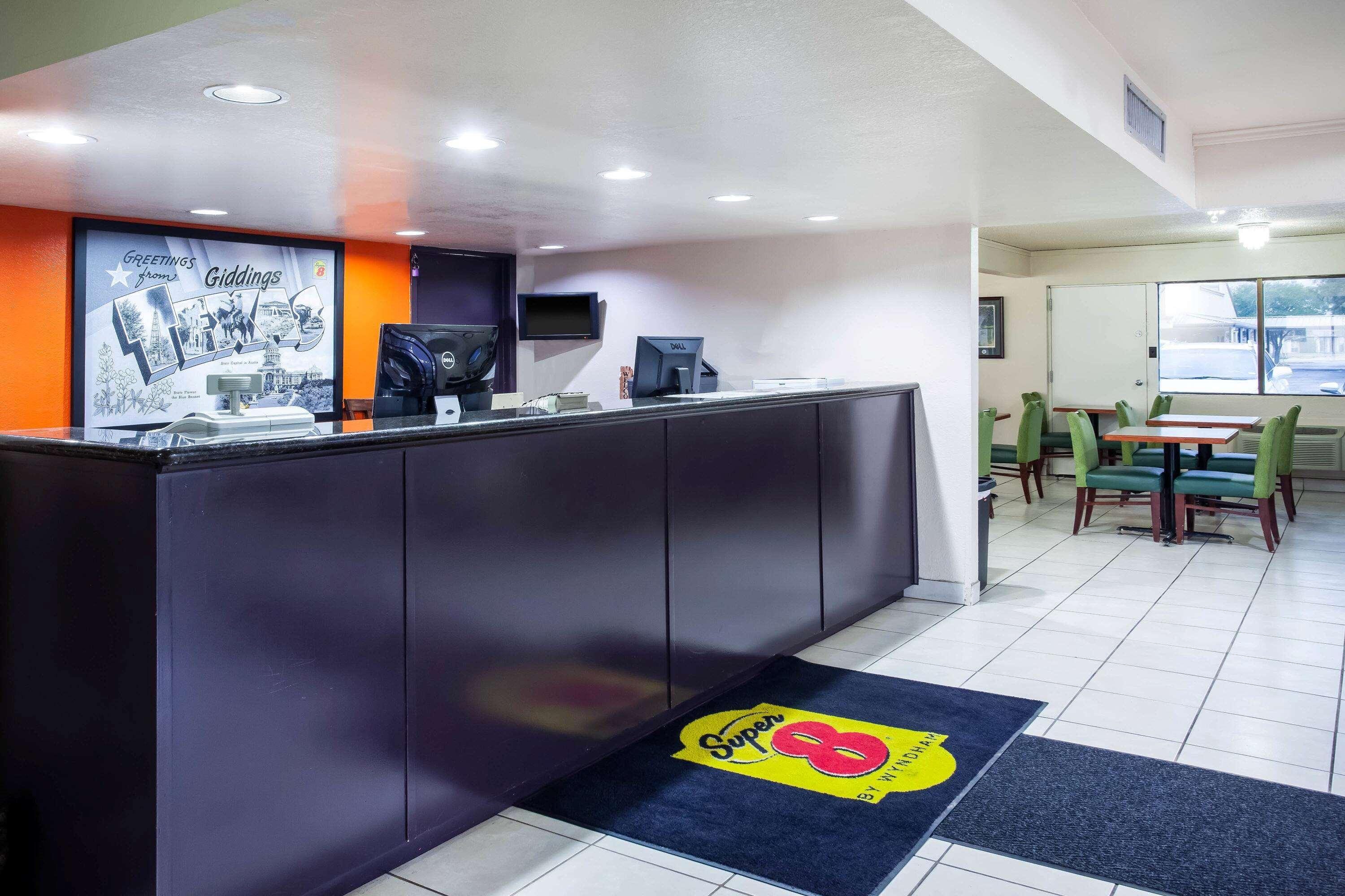 Hotel Super 8 By Wyndham Giddings Exterior foto