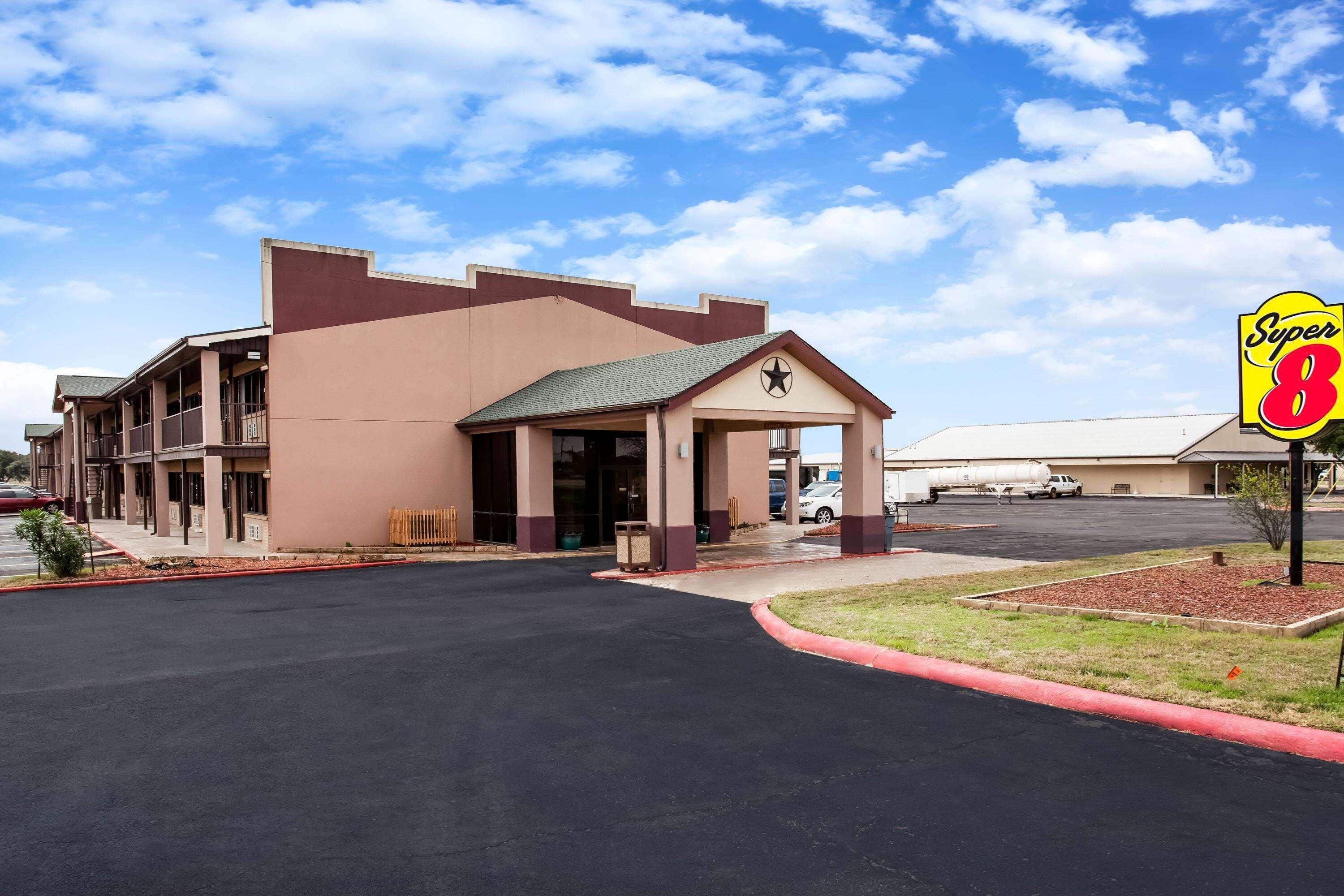 Hotel Super 8 By Wyndham Giddings Exterior foto